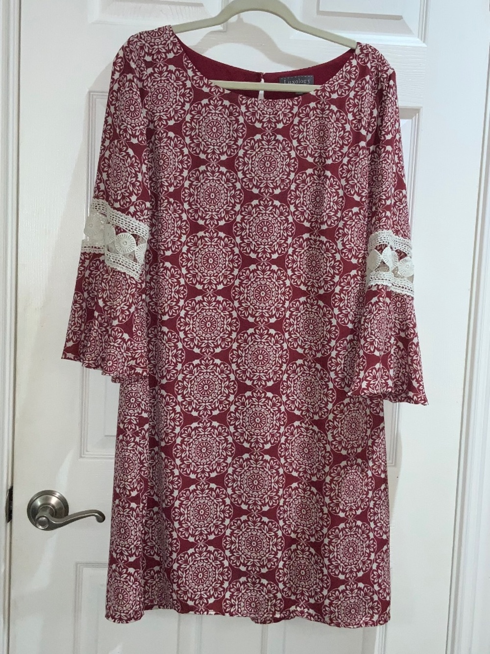 Luxology burgundy white medallion print dress Sz 14 bell sleeve crochet detail
